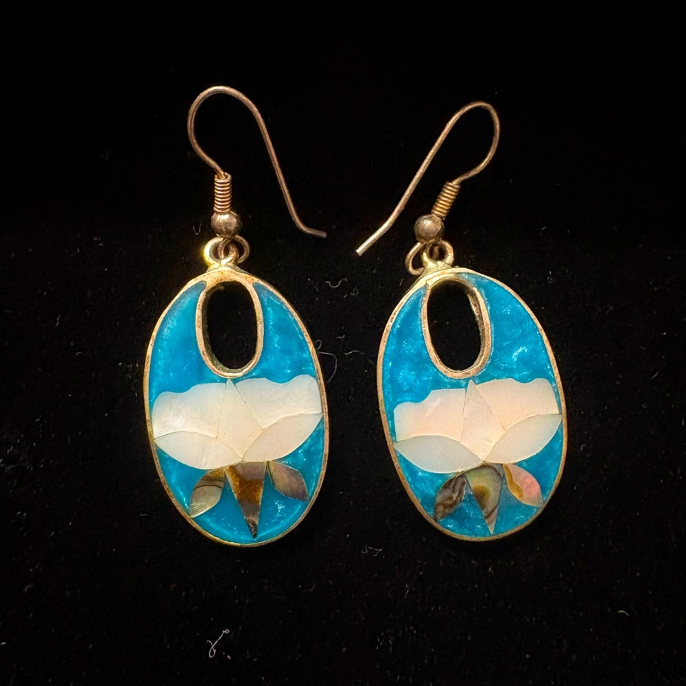 Vintage, handmade mother of pearl earrings (Alpaca Mexico)